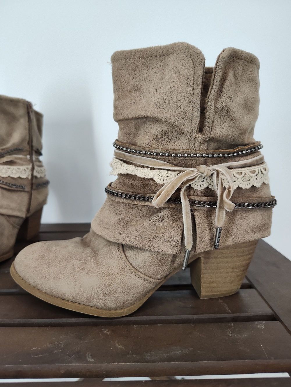 pop Wichita Taupe Faux Leather Lace-Trim Heeled Ankle Boots Women's 8.5M - Picture 5 of 13